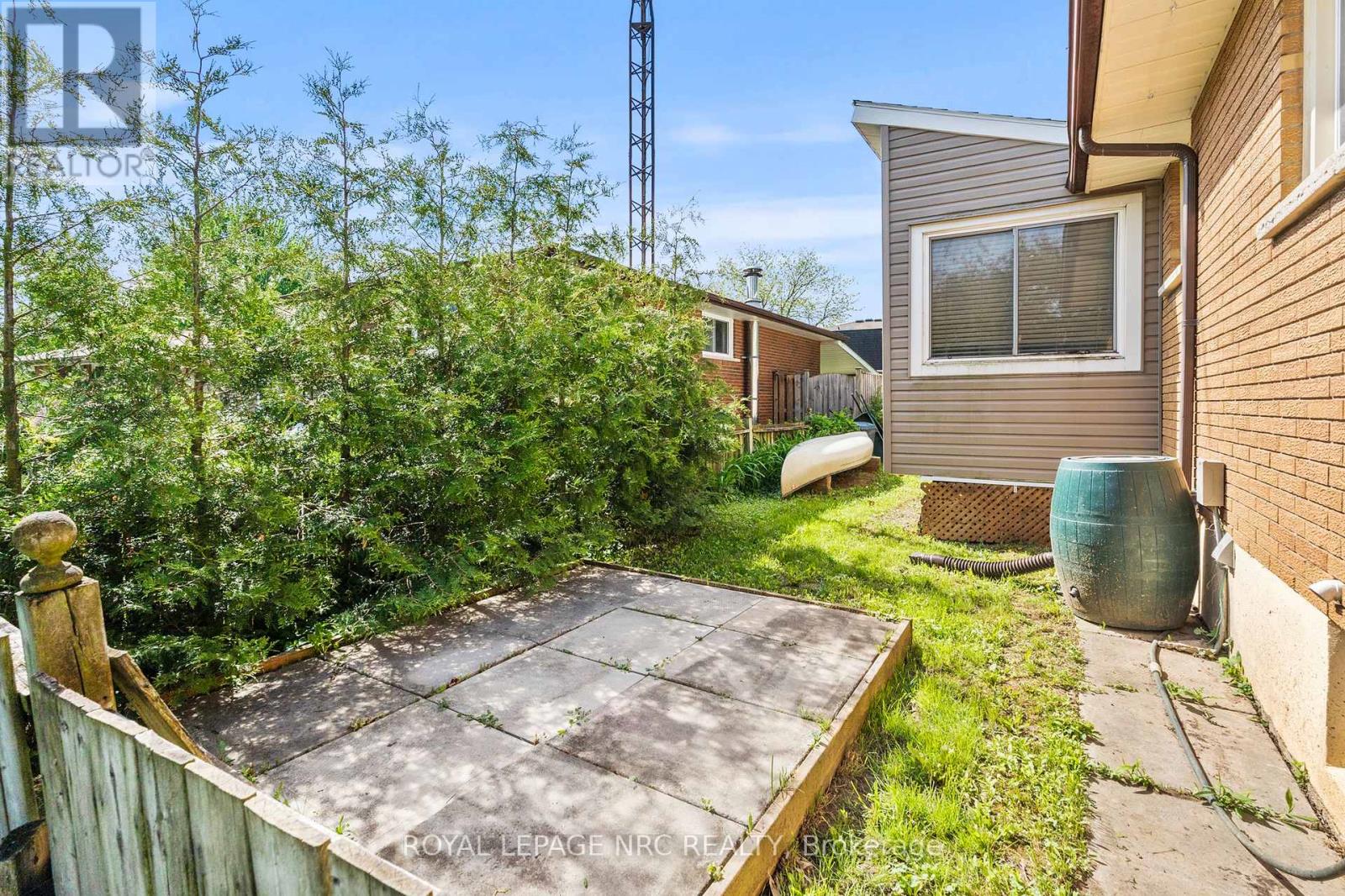 10 ANCASTER BOULEVARD - 43