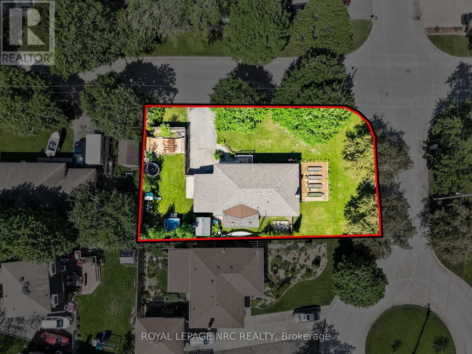 10 ANCASTER BOULEVARD - 45