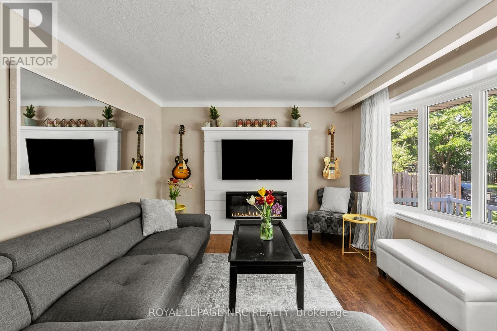 10 ANCASTER BOULEVARD - 8
