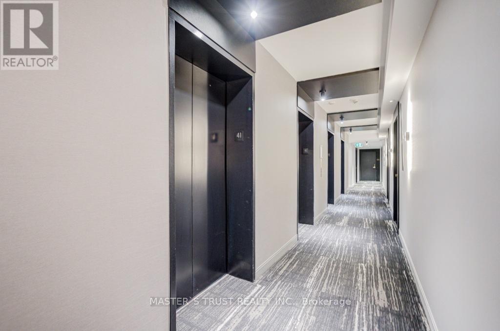 #4103 85 WOOD STREET - Image 3