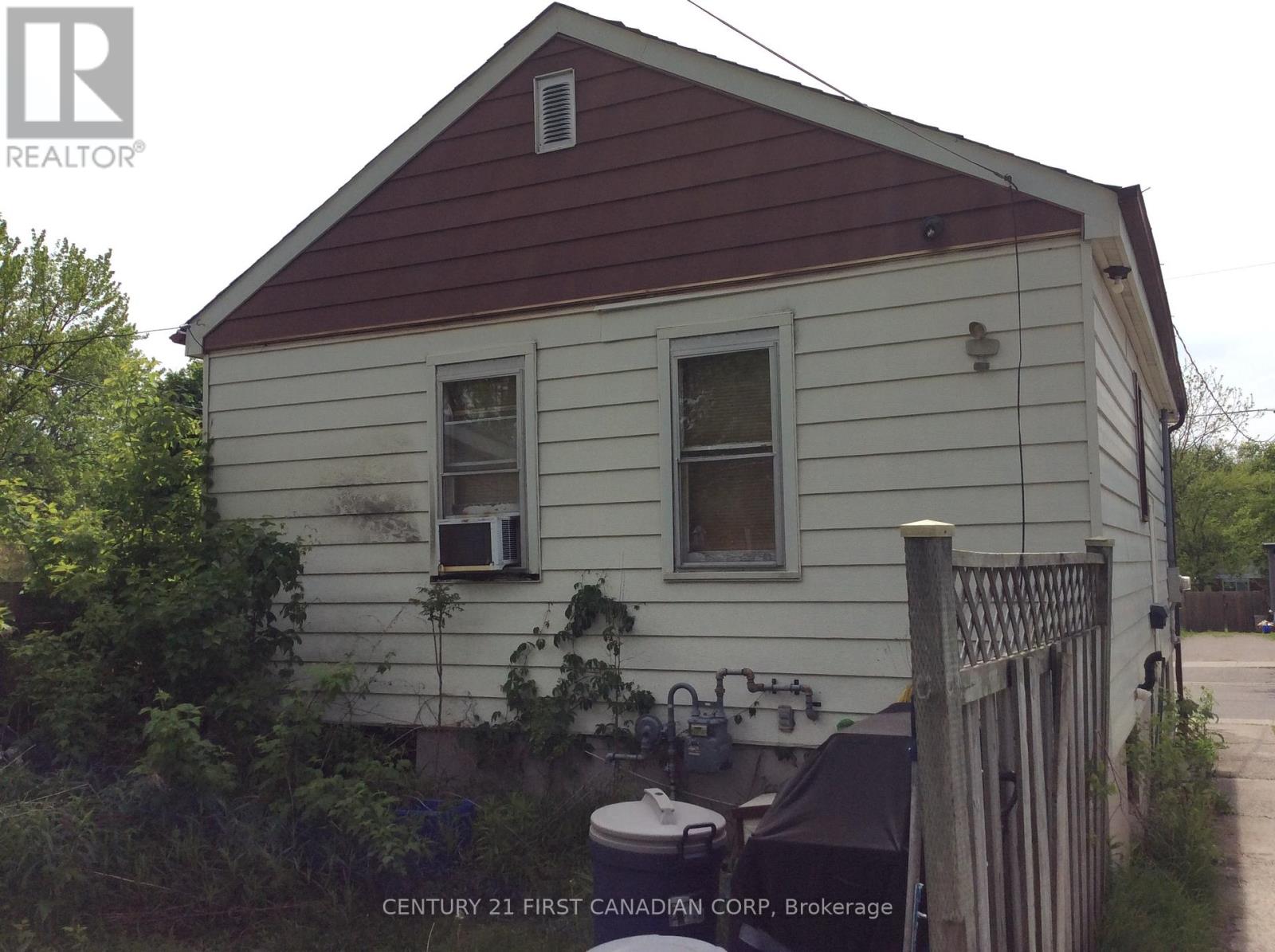 72 LYMAN STREET - 18