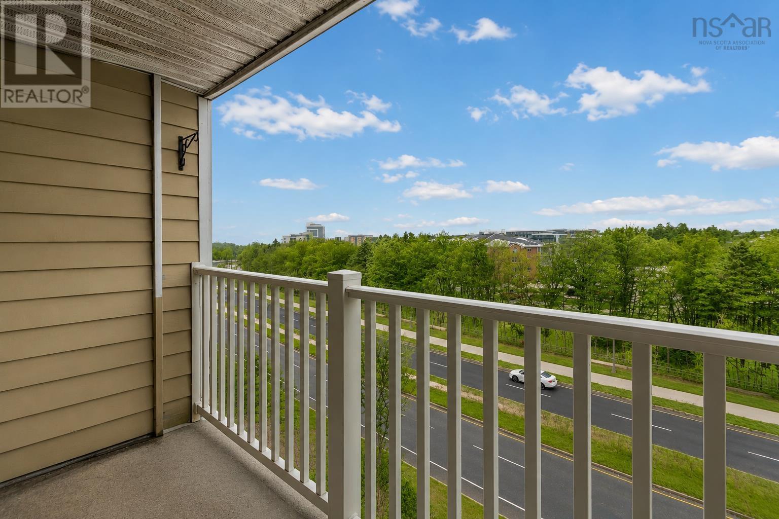 #403 15 Langbrae Drive - 16