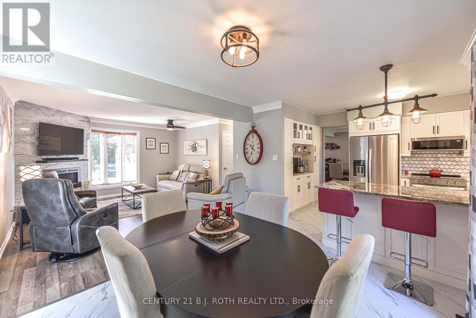 60 SIMCOE ROAD - 13
