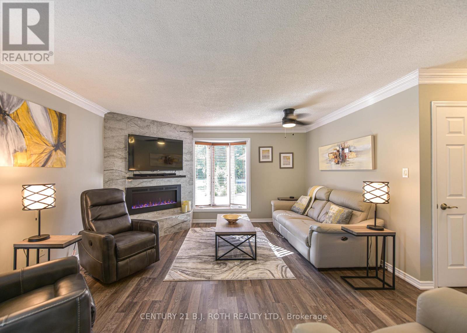 60 SIMCOE ROAD - 14