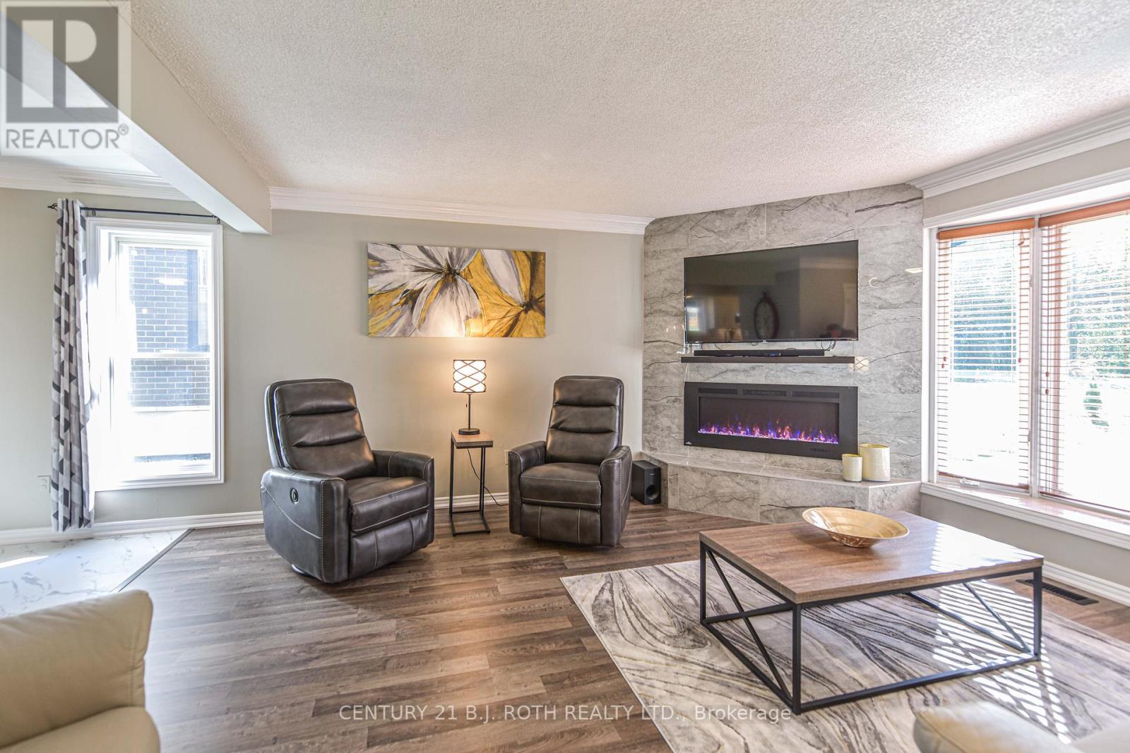 60 SIMCOE ROAD - 15