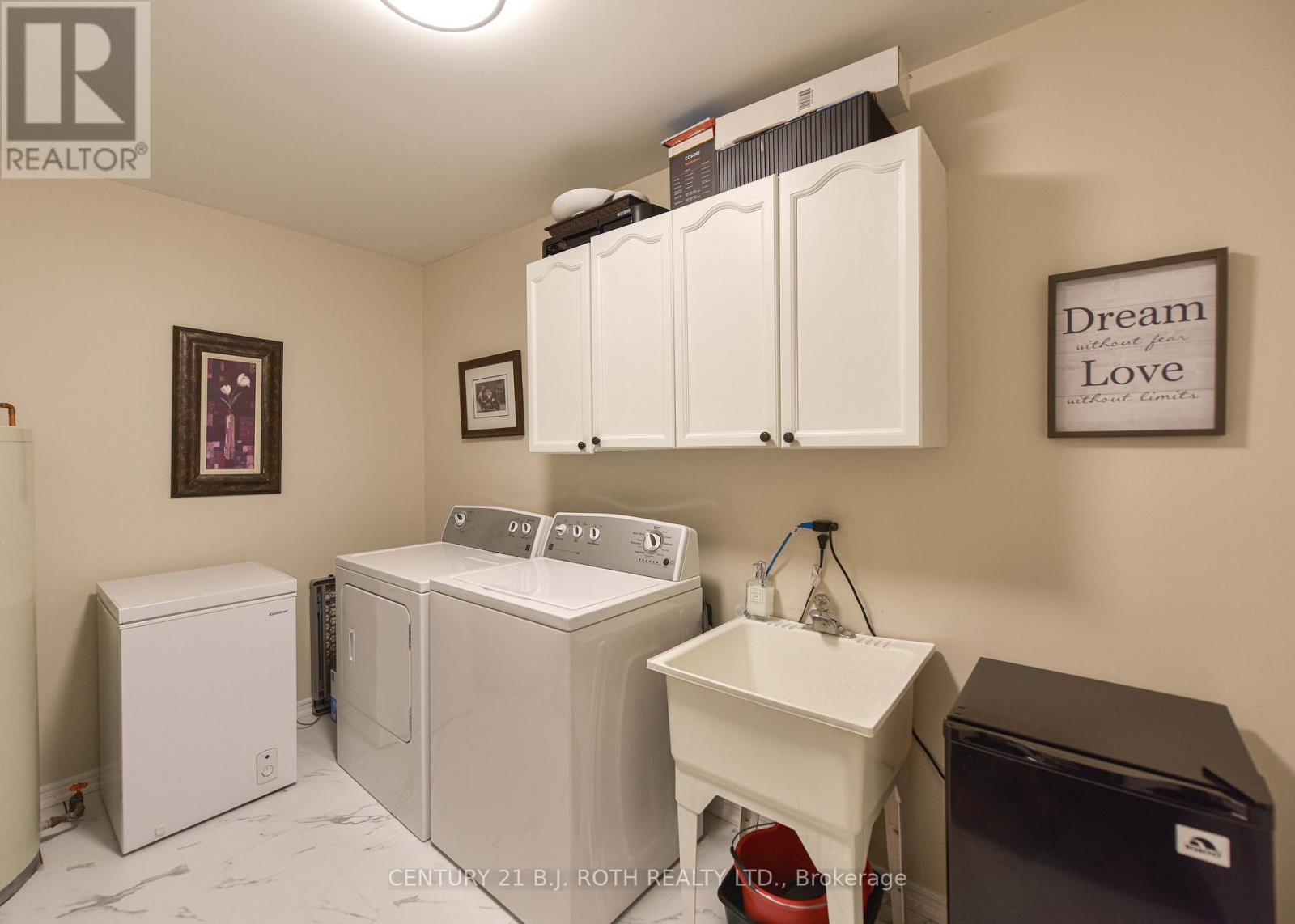 60 SIMCOE ROAD - 31
