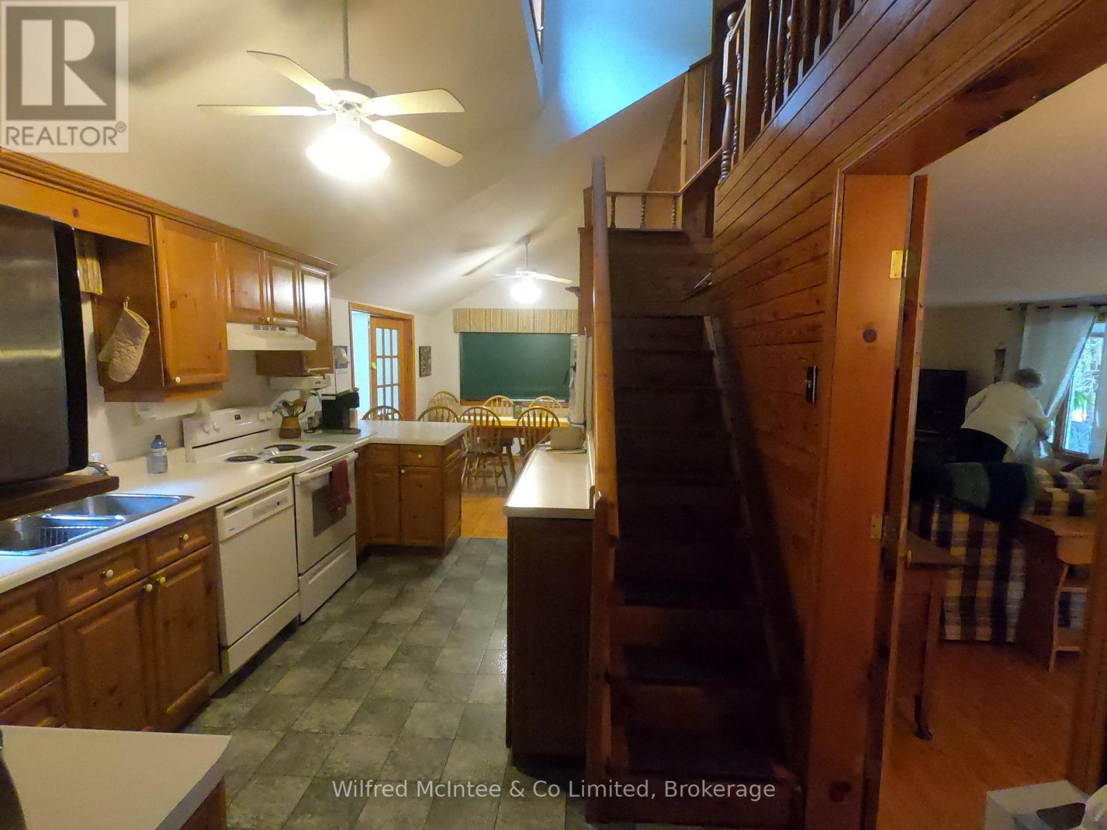 925 KING EDWARD AVENUE - 17