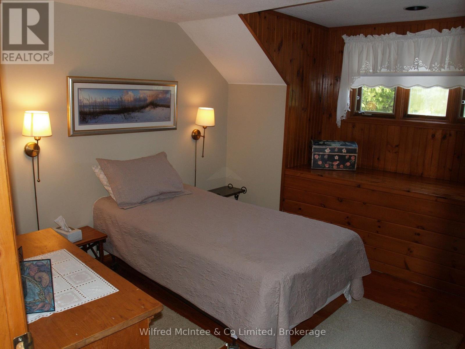 925 KING EDWARD AVENUE - 34