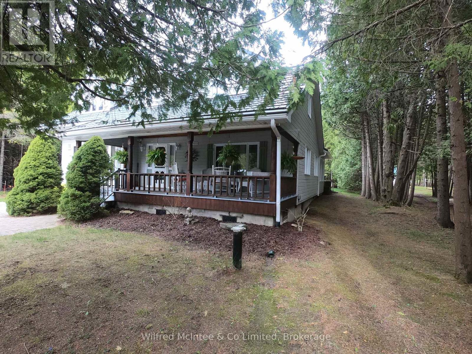 925 KING EDWARD AVENUE - 4