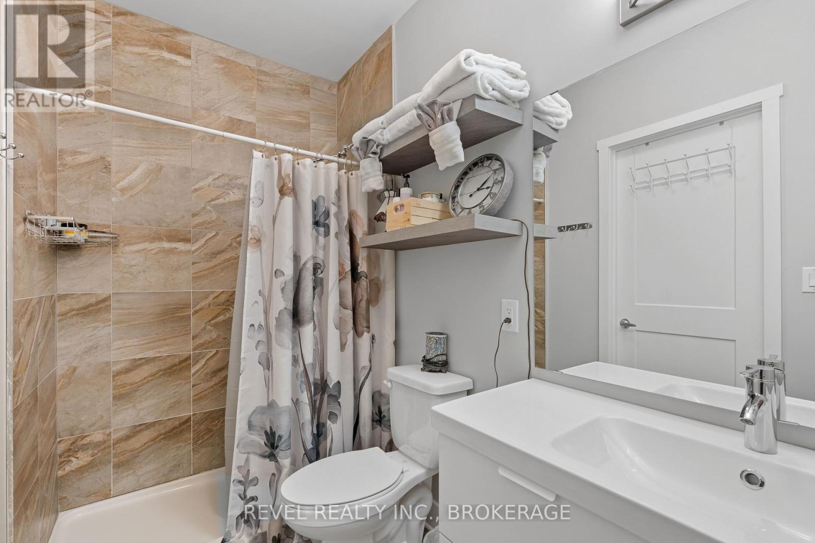 #14 130 WATER STREET E - 16