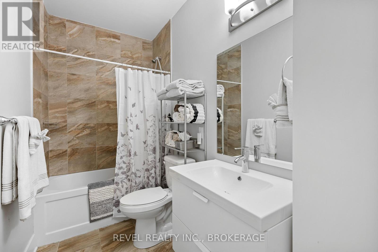 #14 130 WATER STREET E - 17