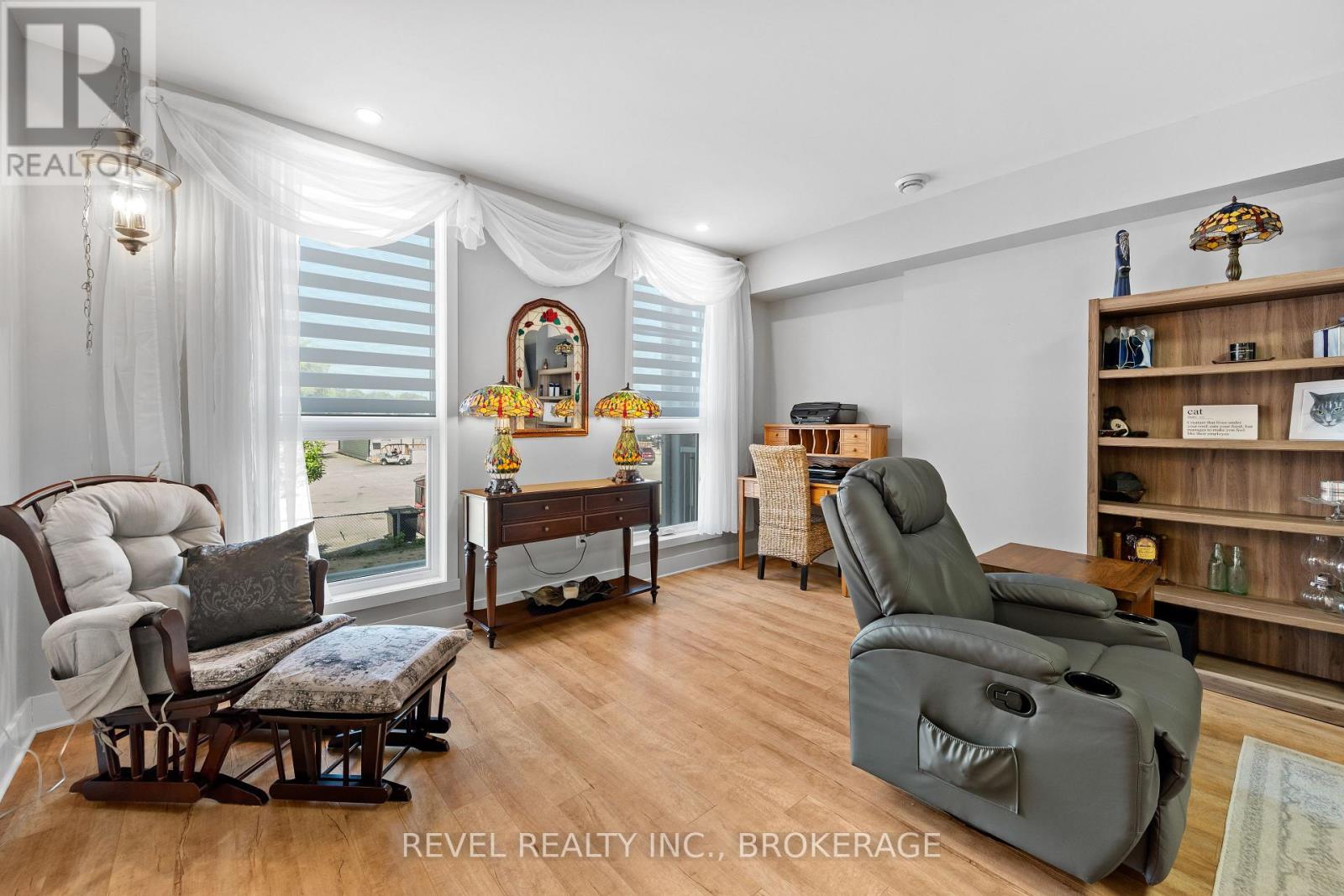 #14 130 WATER STREET E - 23