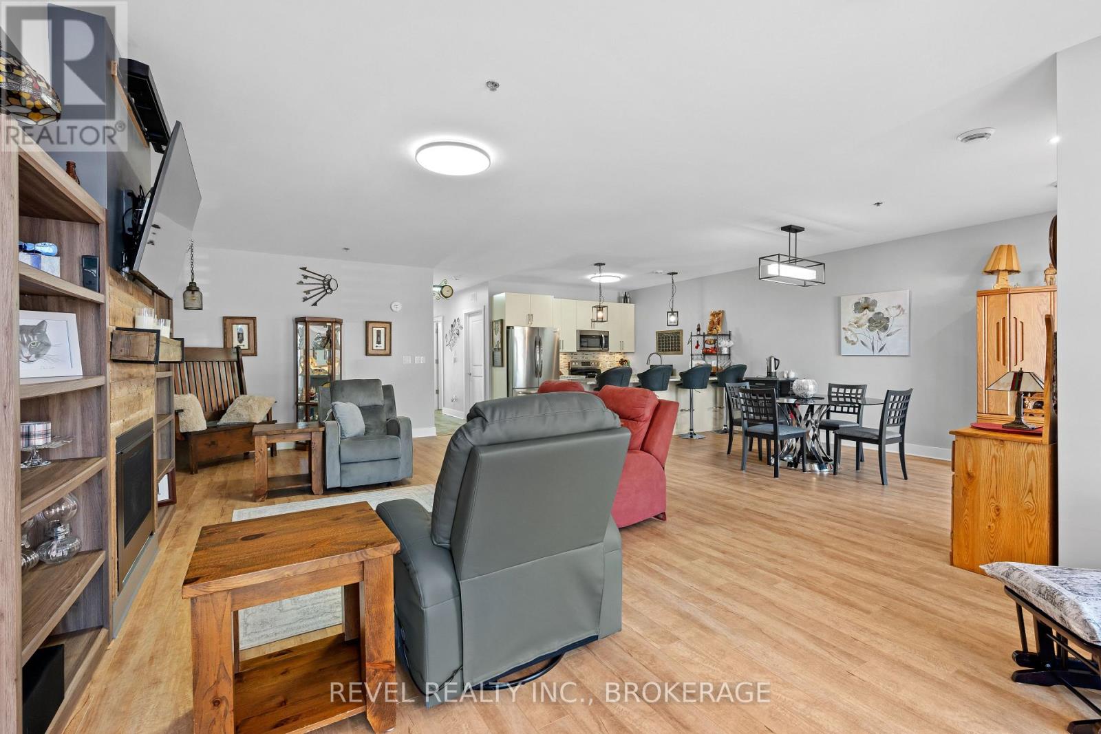 #14 130 WATER STREET E - 24