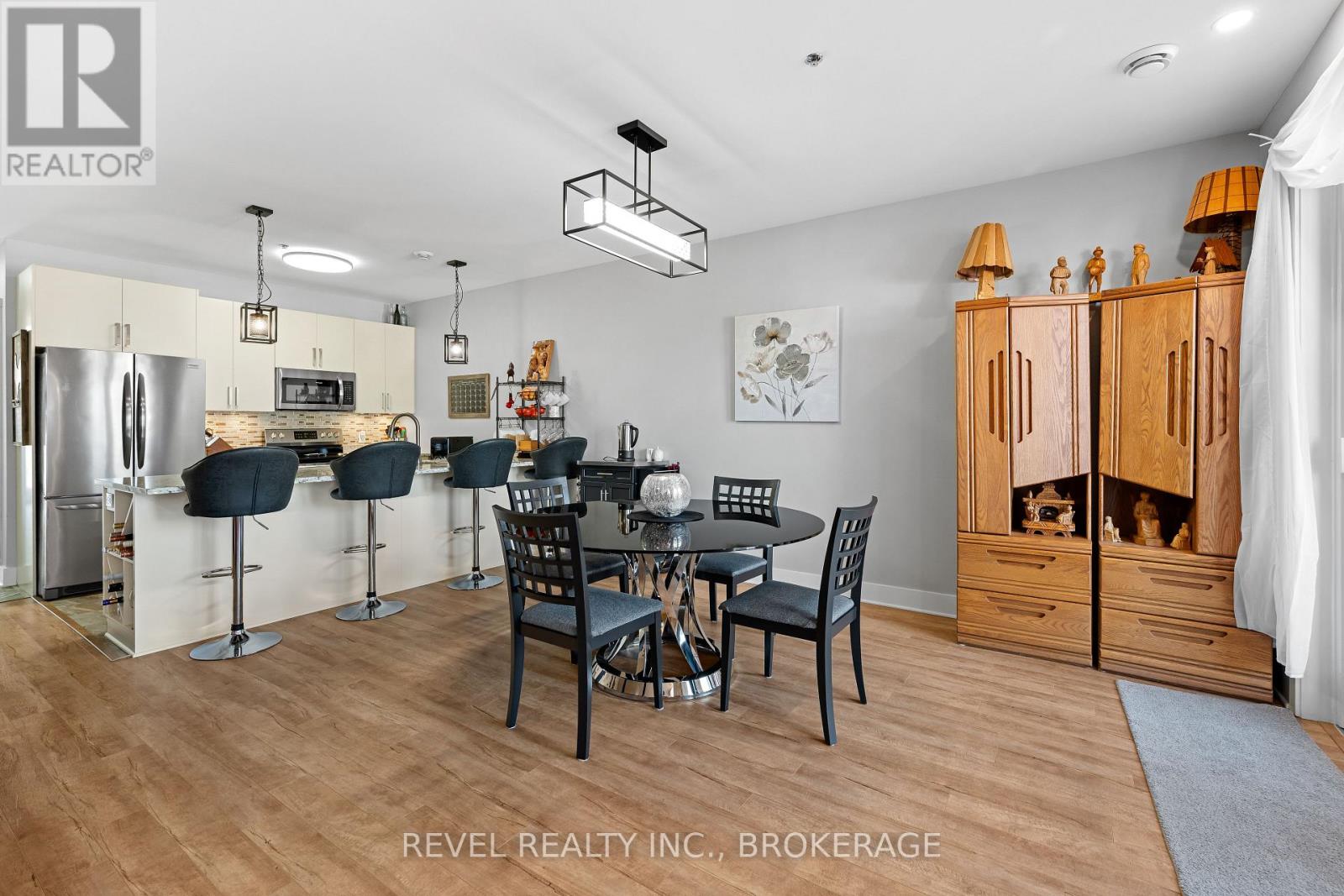 #14 130 WATER STREET E - 25