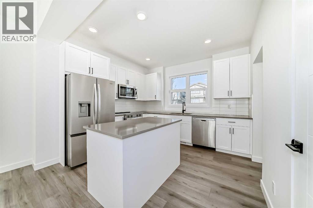 #904 30 Rochester View NW - 10