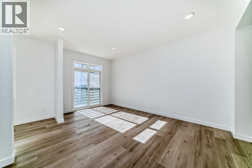 #904 30 Rochester View NW - 24