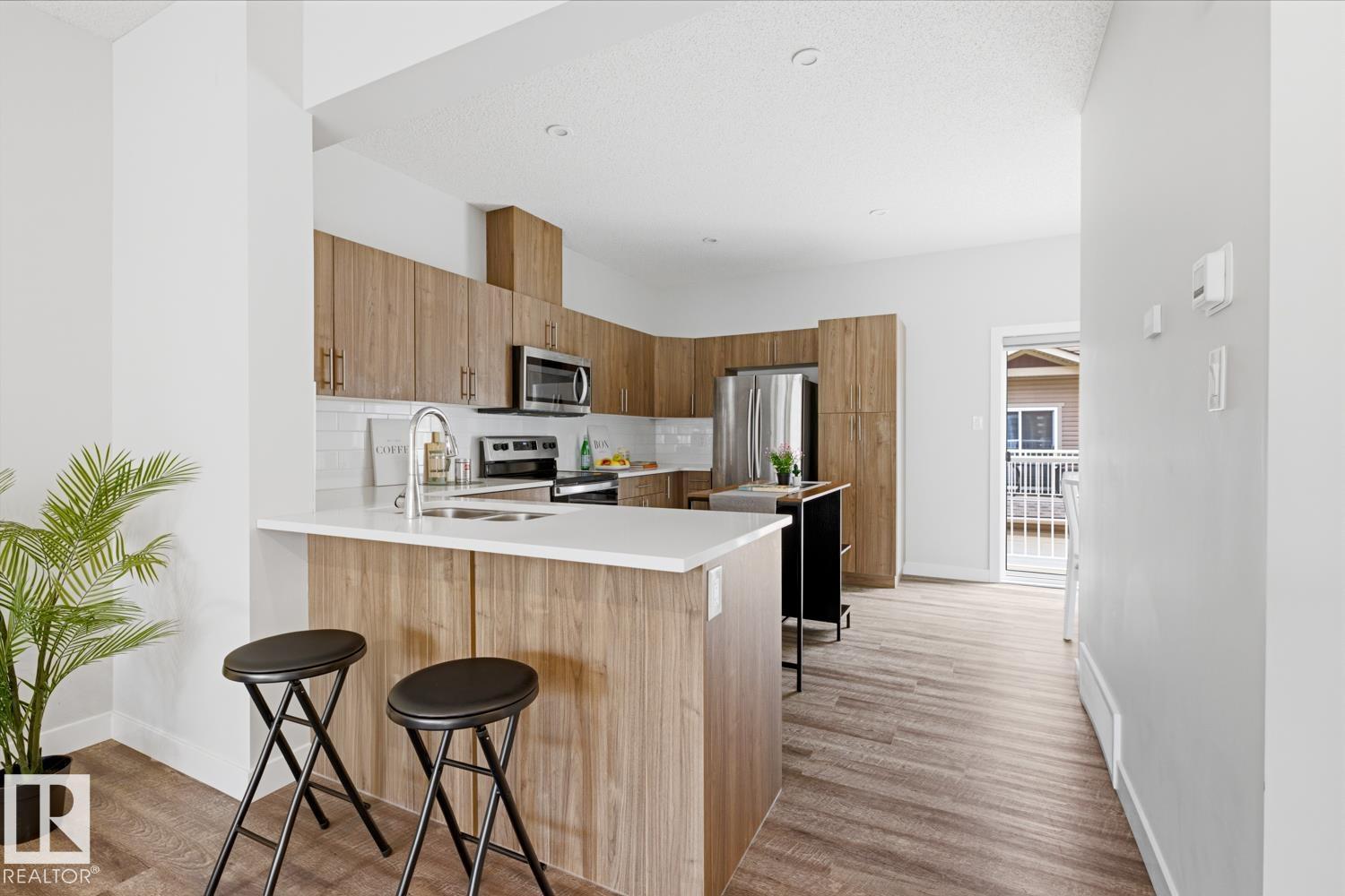#40 1051 GRAYDON HILL BV SW SW - 17