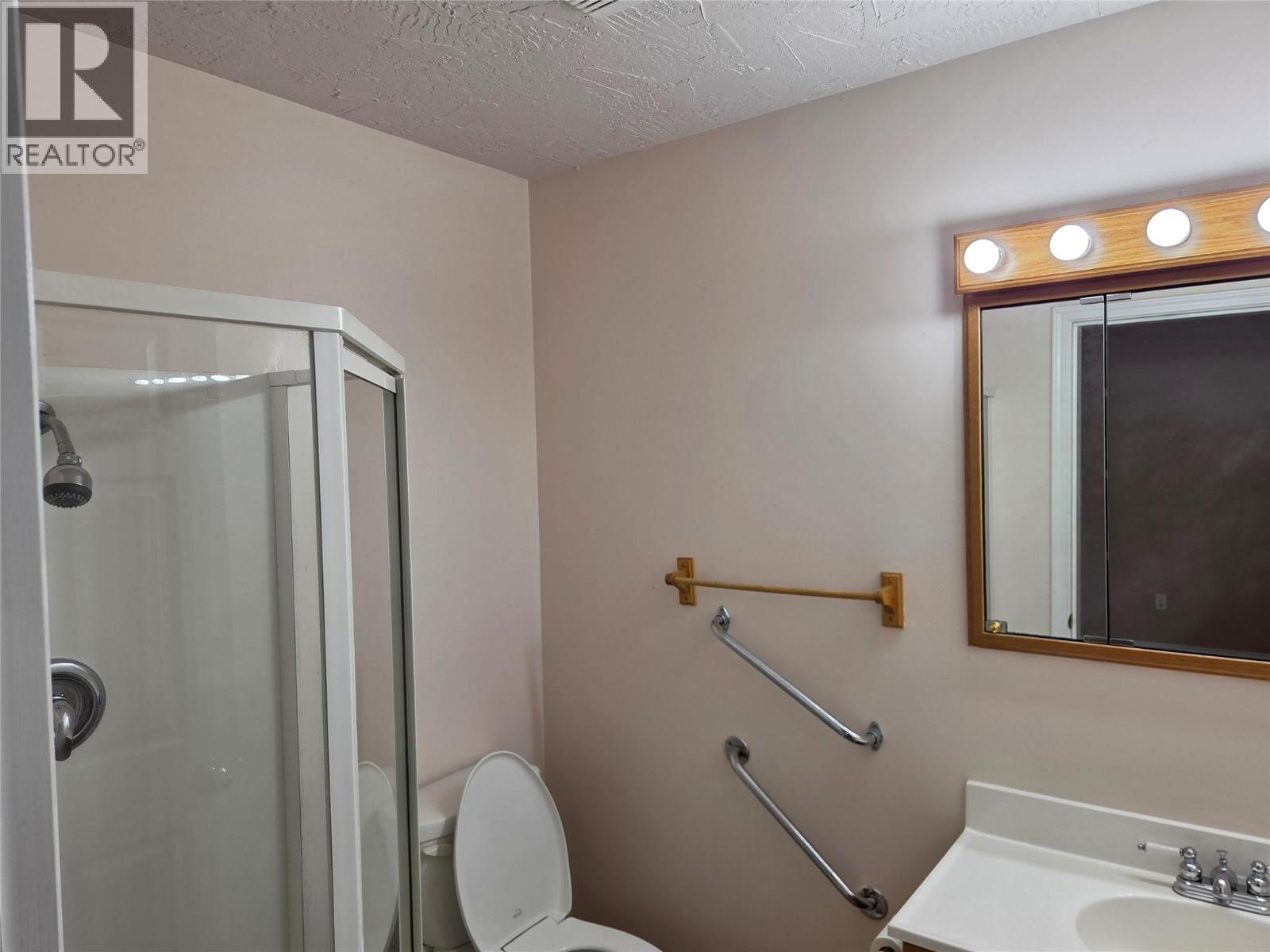410 6th Avenue, Keremeos