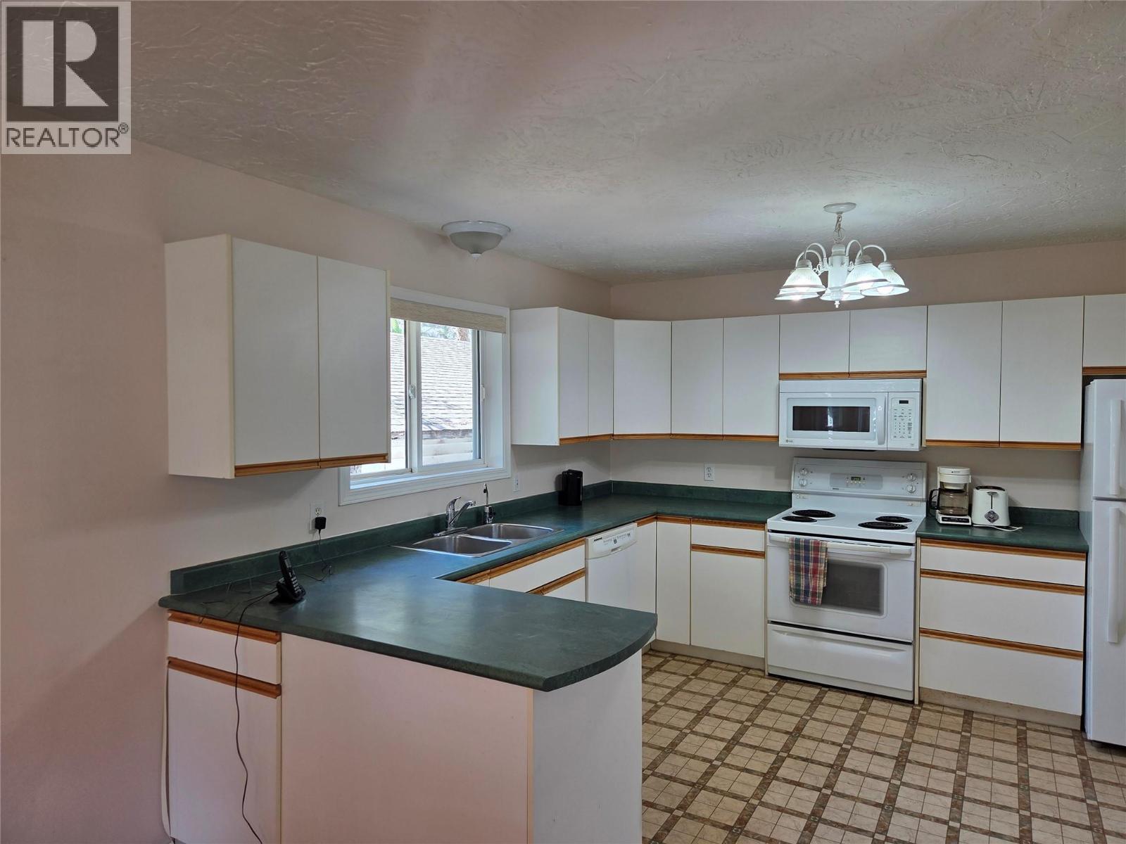 410 6th Avenue, Keremeos