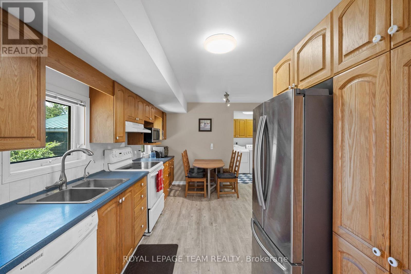 3383 ELIZABETH STREET - 16