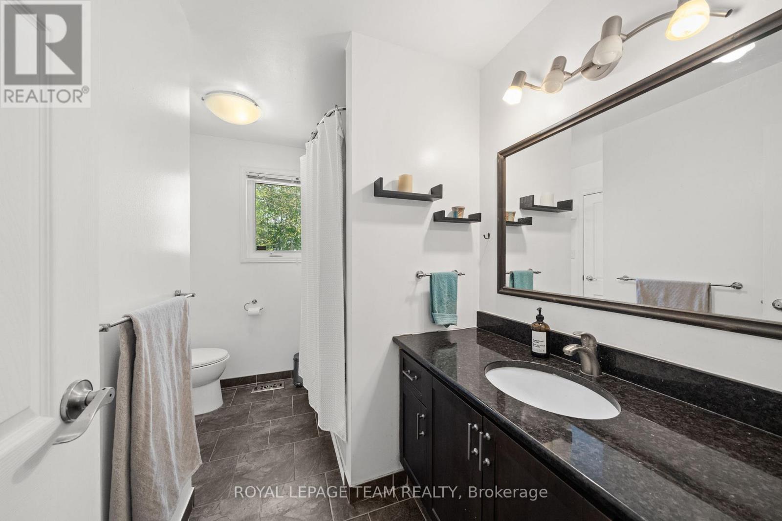 3383 ELIZABETH STREET - 24