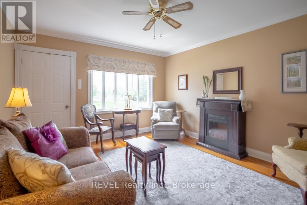 4092 ACHESON AVENUE - 3