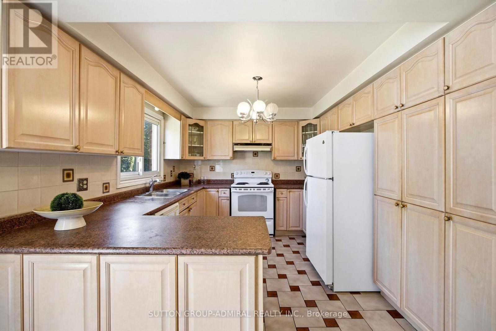 108 BENJAMIN DRIVE - 11