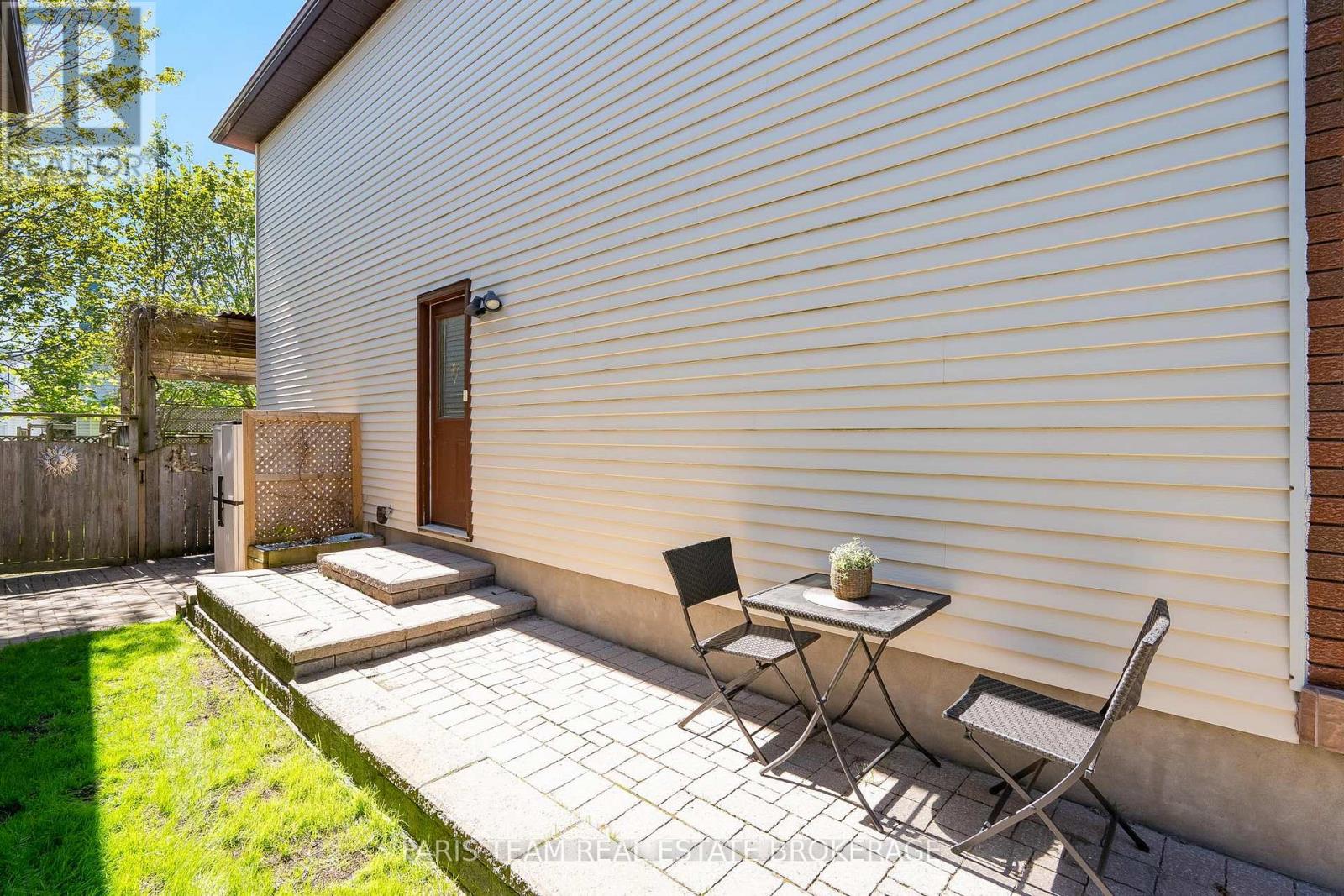 40 ORWELL CRESCENT - 30