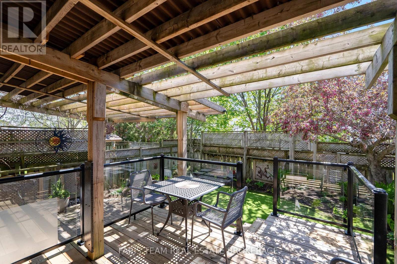 40 ORWELL CRESCENT - 32