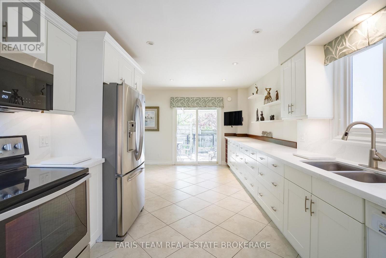 40 ORWELL CRESCENT - 4