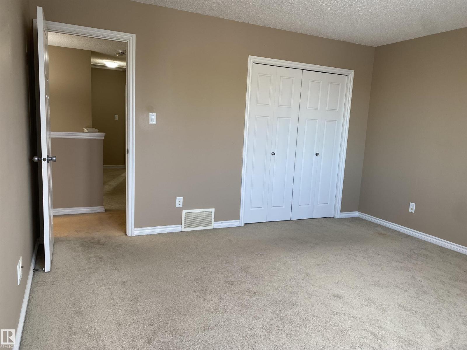 6411 18 AV SW - 18