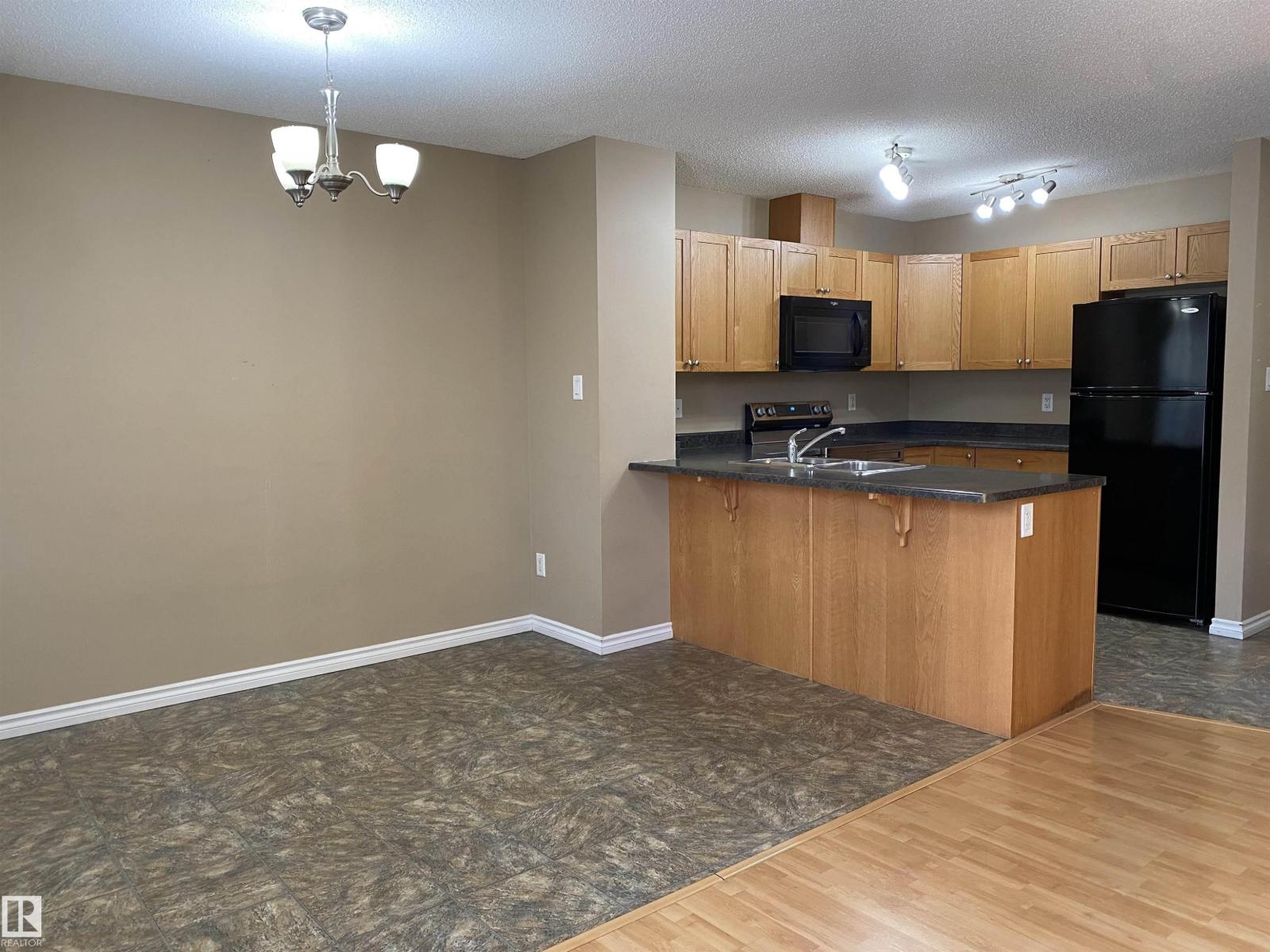 6411 18 AV SW - 8