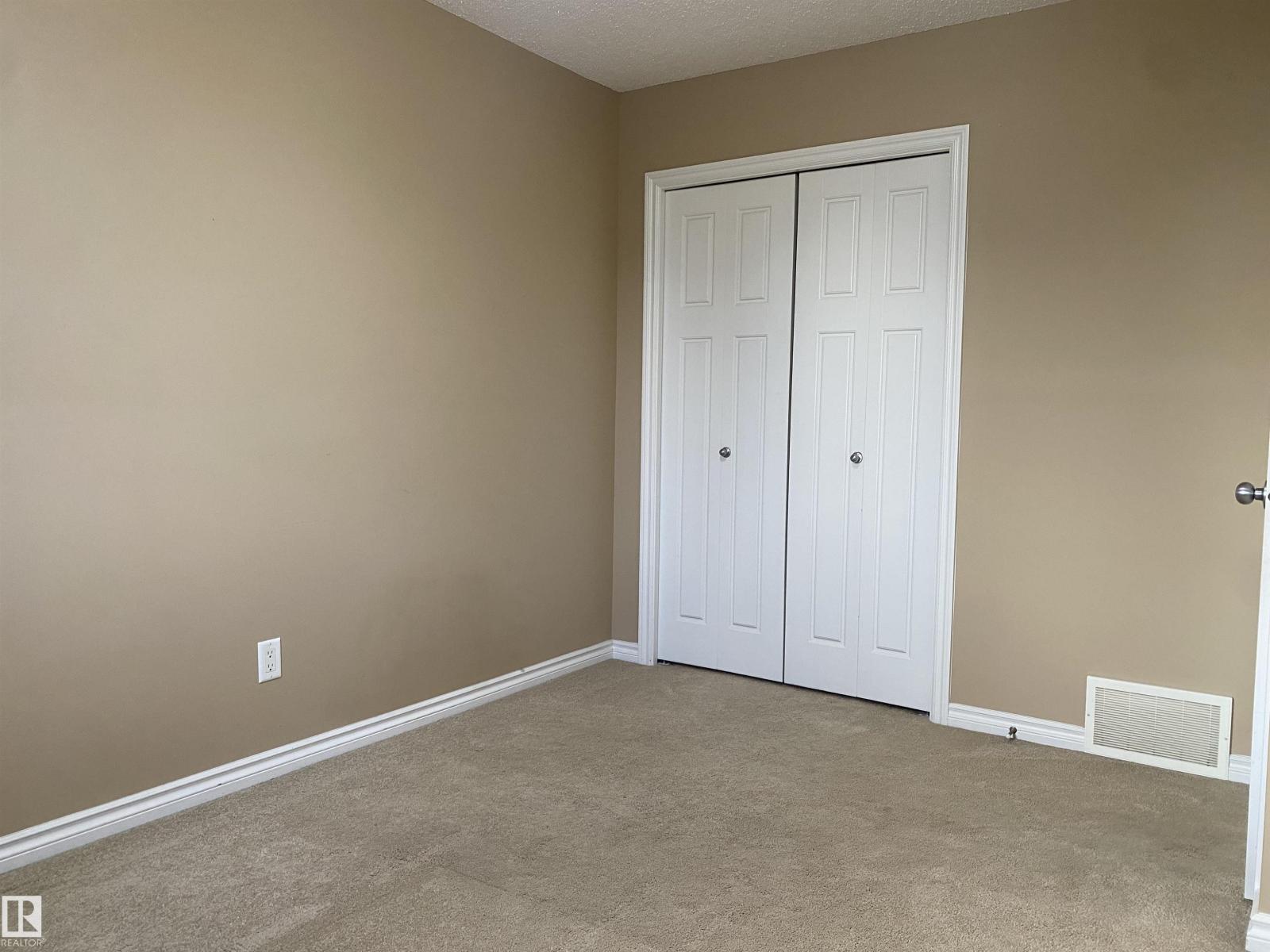 6411 18 AV SW - 24