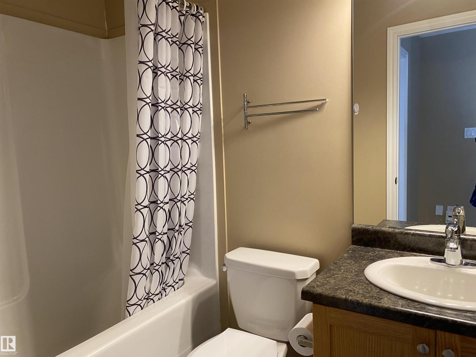 6411 18 AV SW - 16