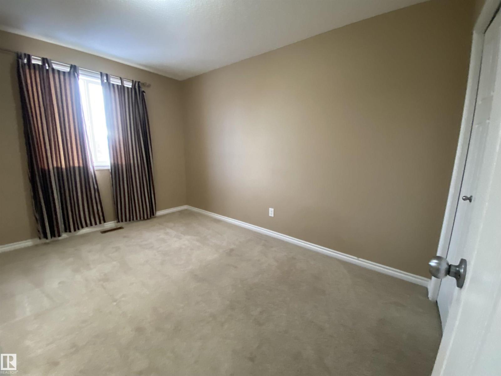 6411 18 AV SW - 23
