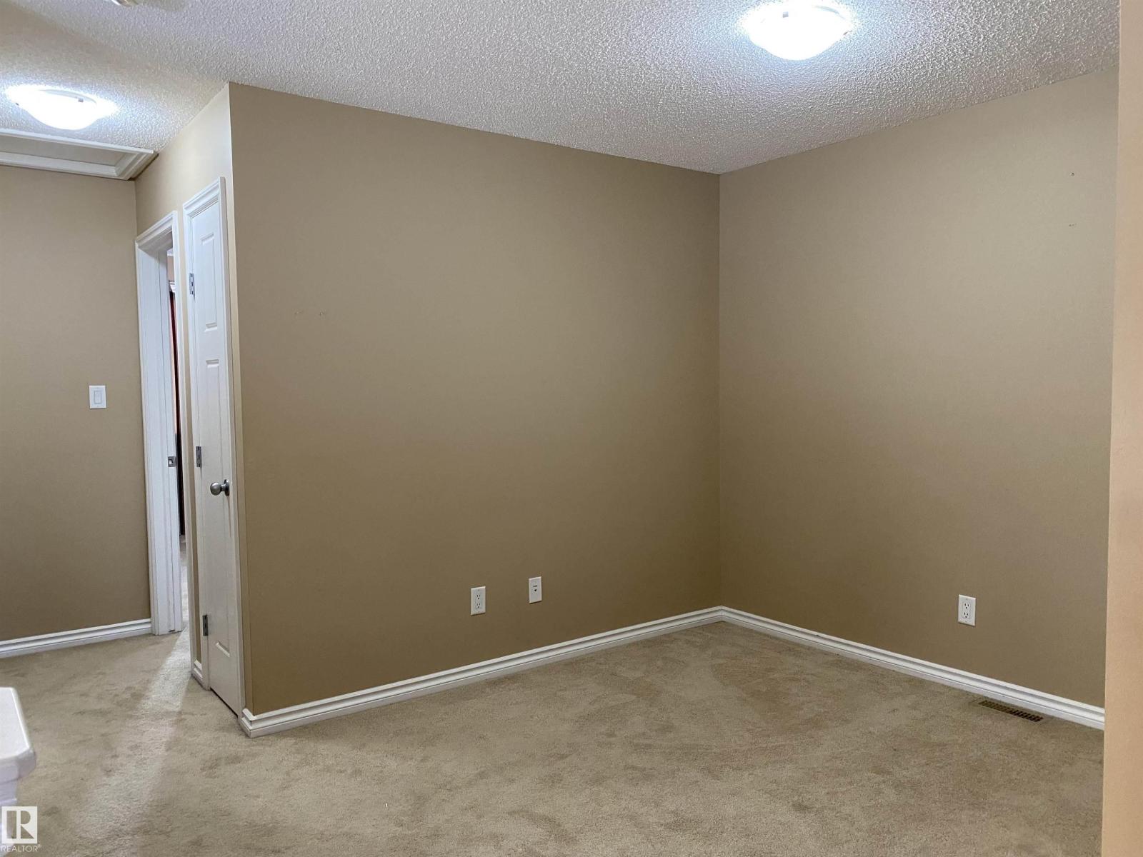6411 18 AV SW - 15