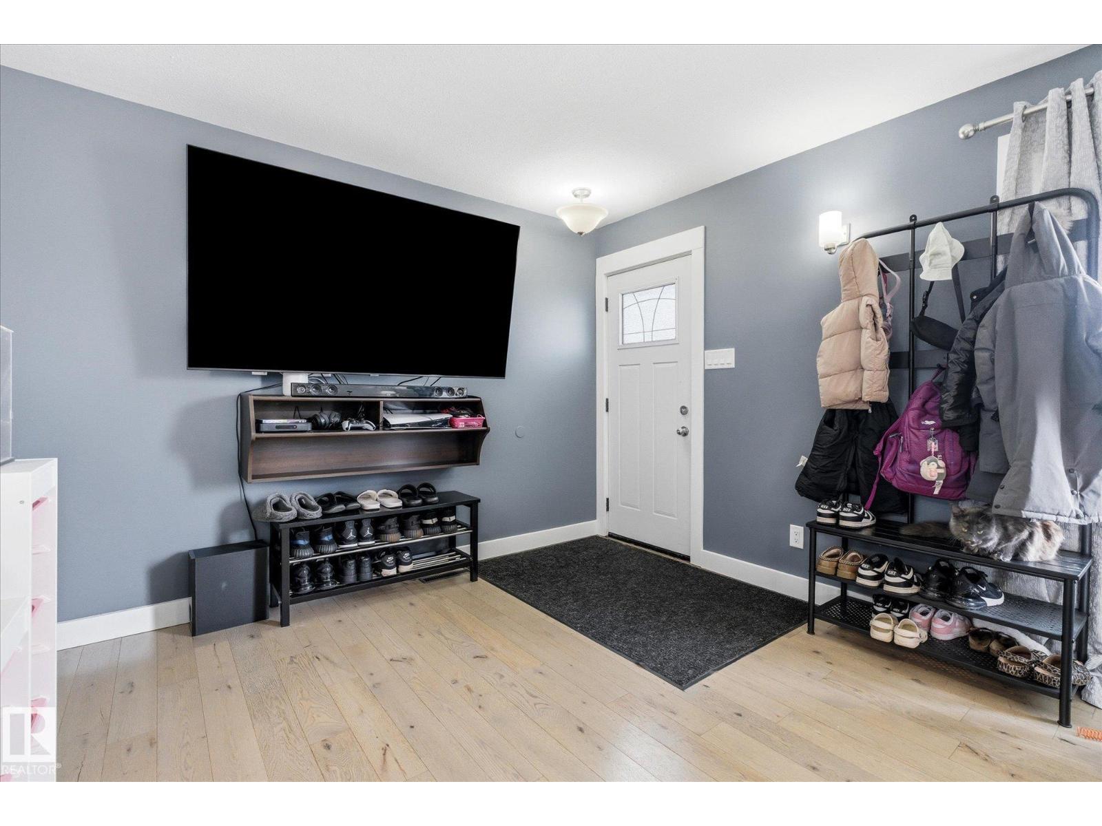 10945 164 ST NW - 4