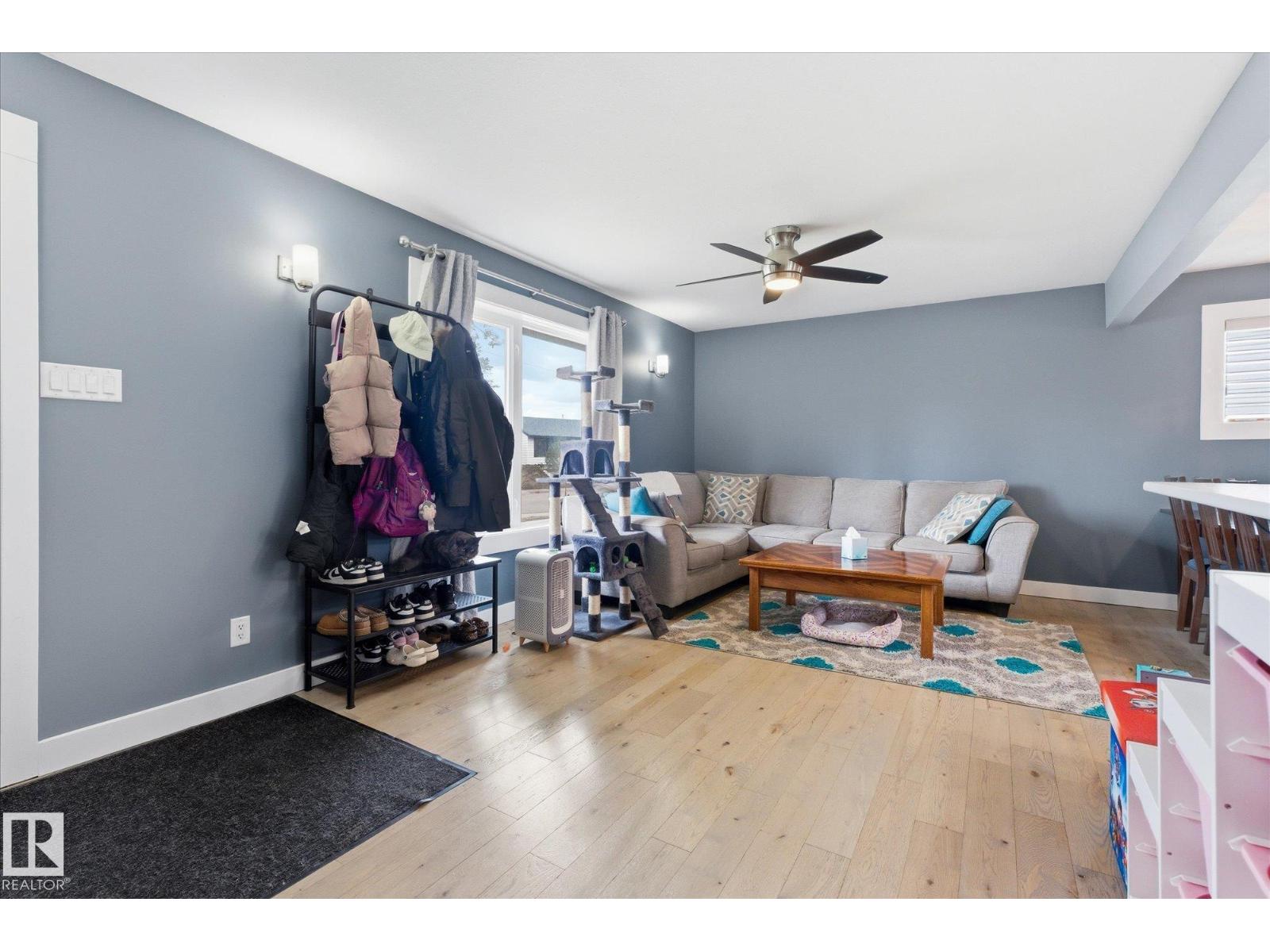 10945 164 ST NW - 5