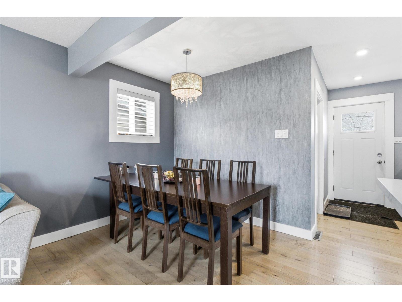10945 164 ST NW - 8