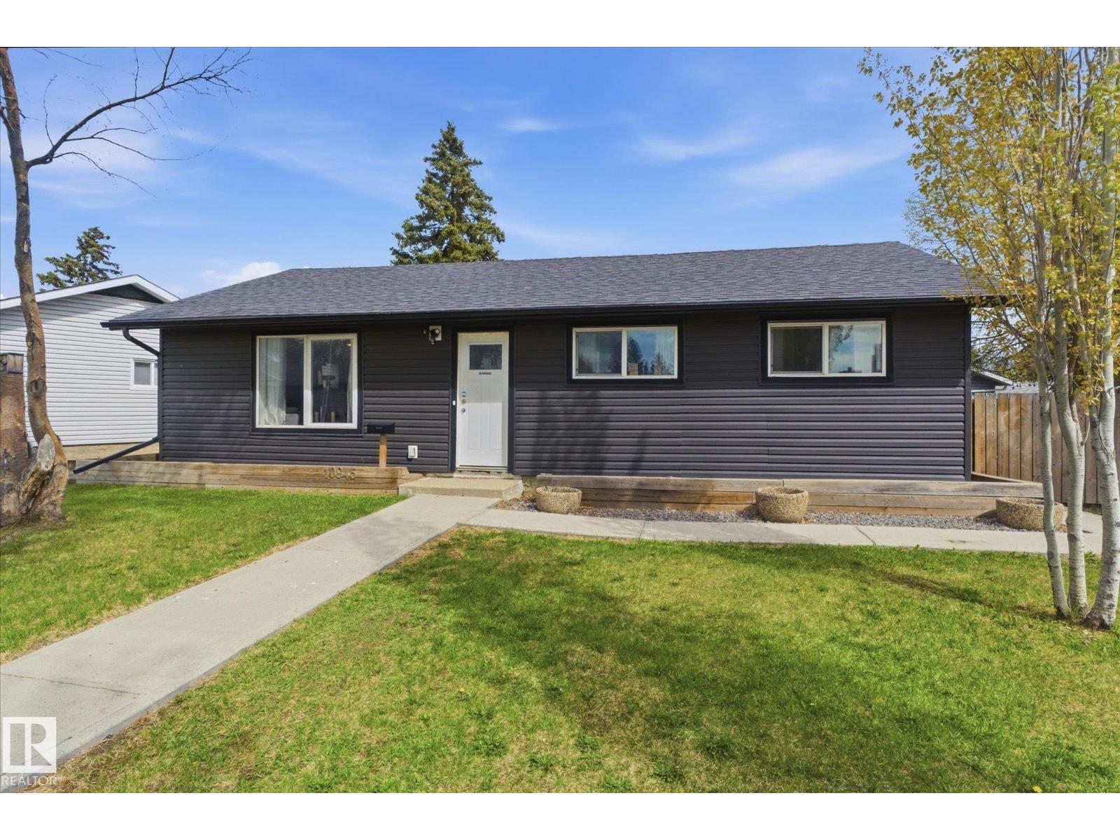 10945 164 ST NW - 2