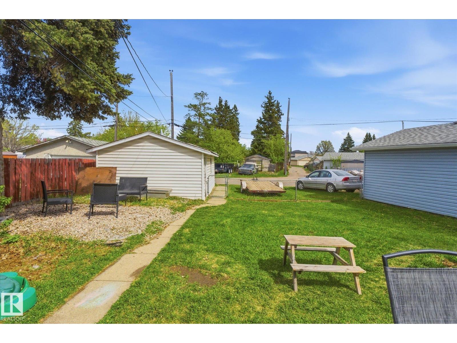 10945 164 ST NW - 30