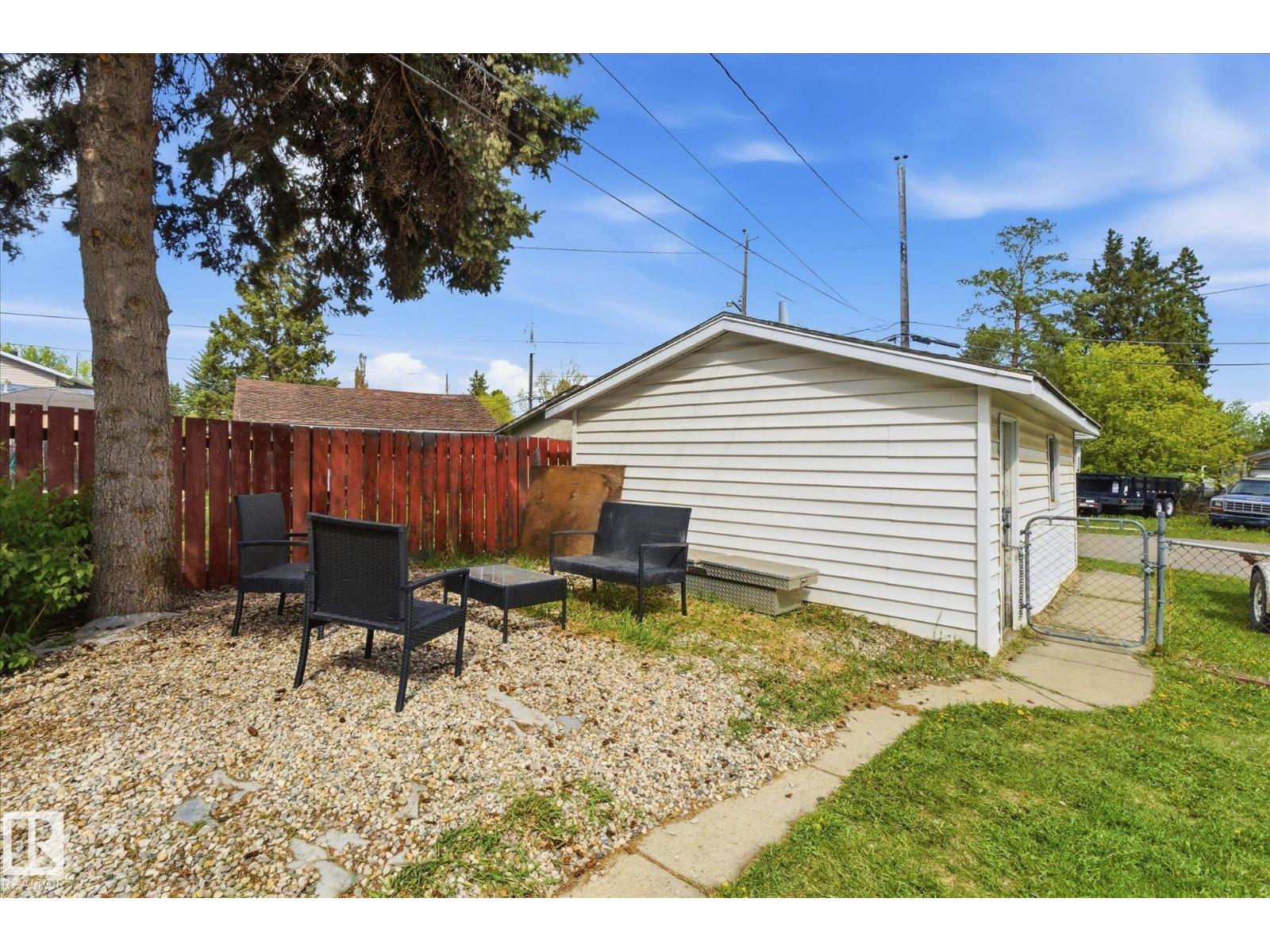 10945 164 ST NW - 31