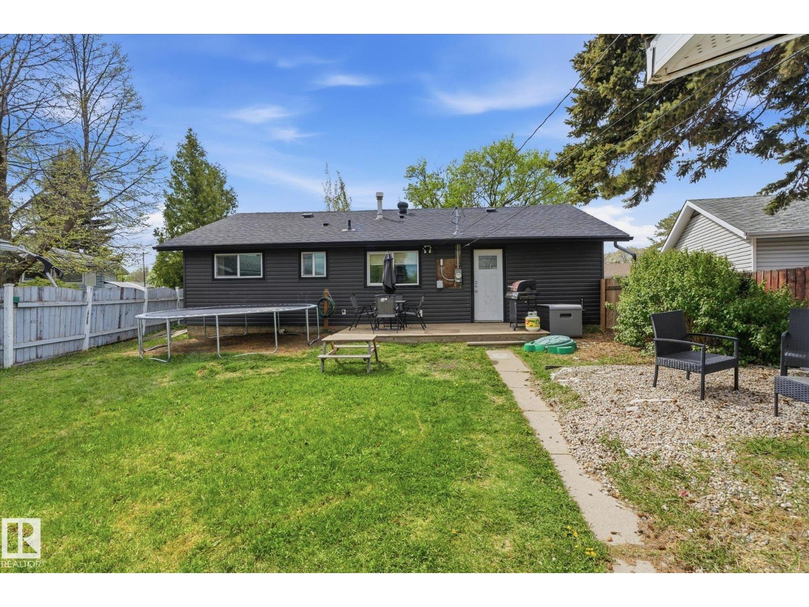 10945 164 ST NW - 32