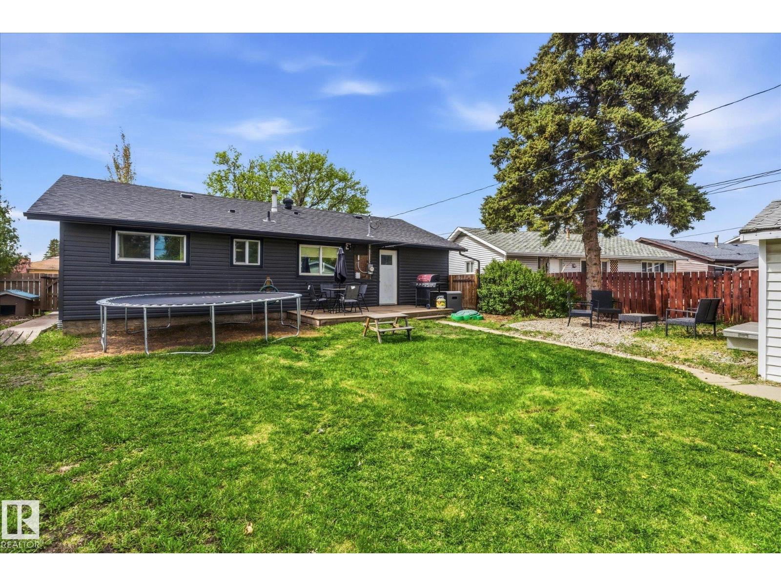 10945 164 ST NW - 33