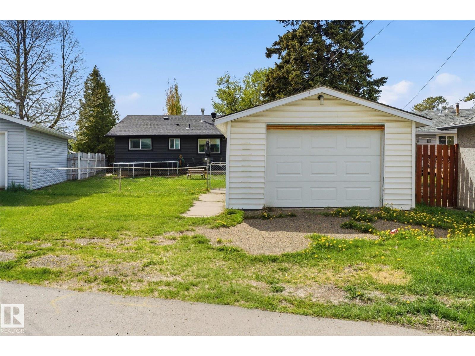 10945 164 ST NW - 34