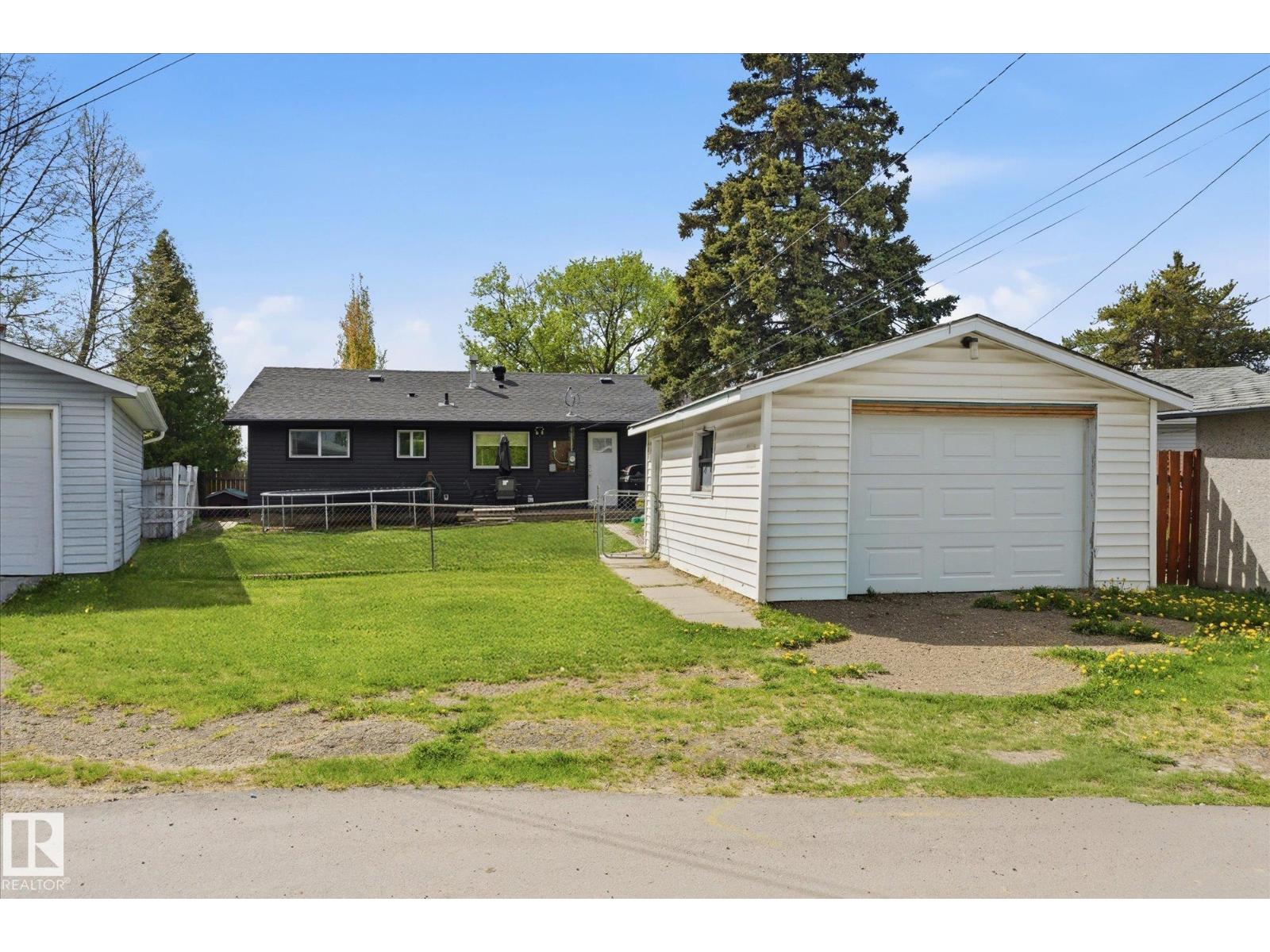 10945 164 ST NW - 35