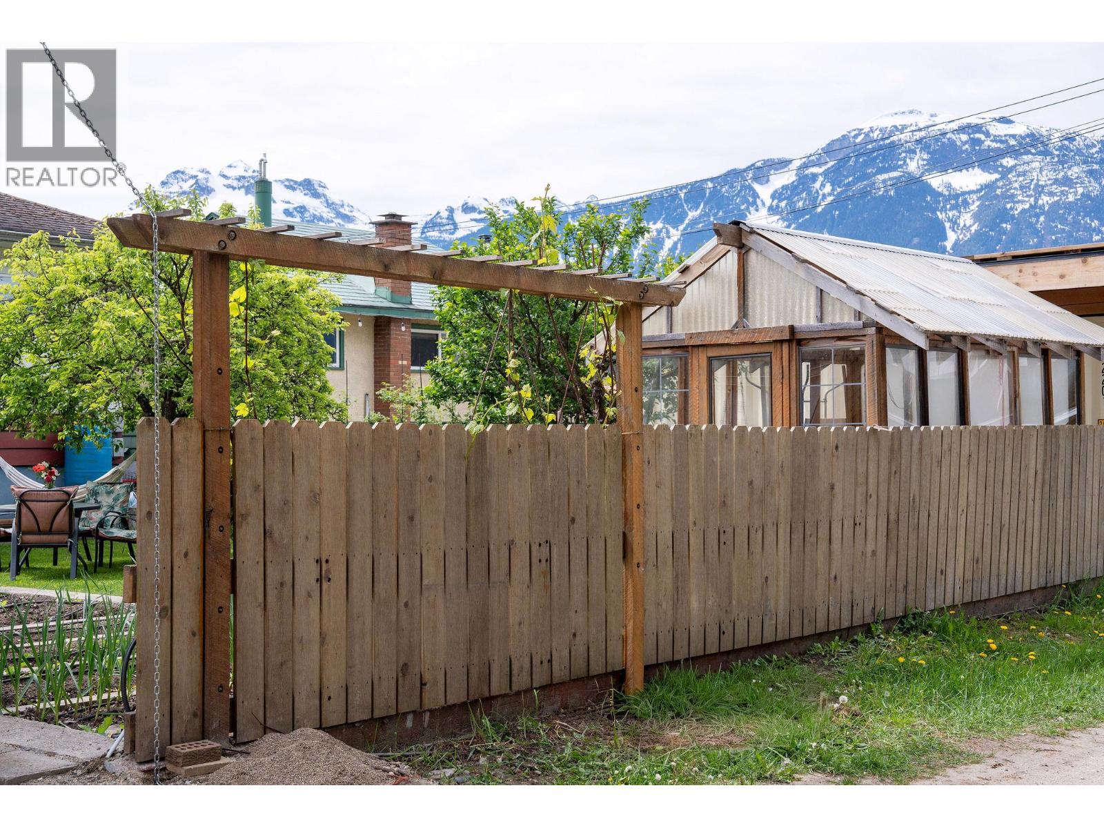 319 Taylor Street, Revelstoke