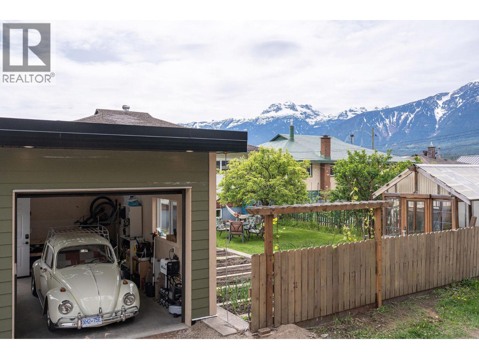 319 Taylor Street, Revelstoke