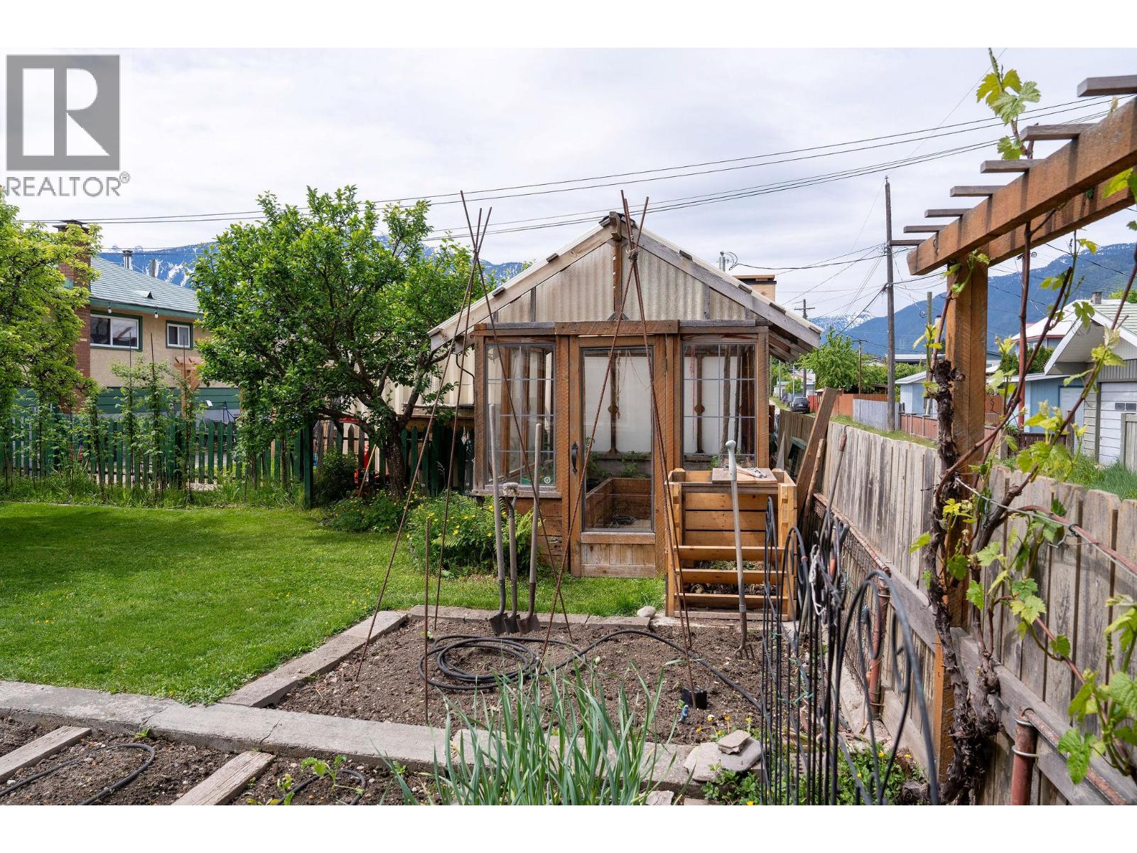 319 Taylor Street, Revelstoke