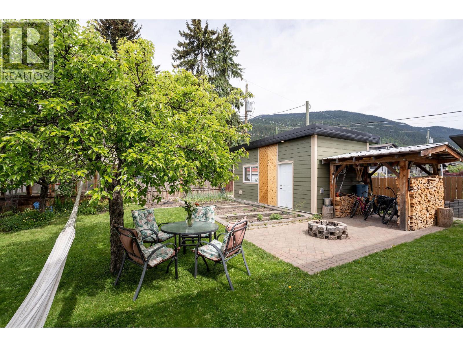319 Taylor Street, Revelstoke